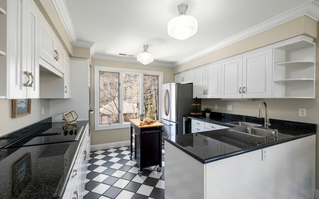 Beautiful black and white kitchen tile, a great example of the four best types of kitchen tile